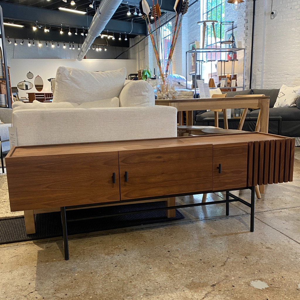 https://www.urbannatural.com/cdn/shop/files/urban-natural-floor-model-woud-array-low-sideboard-4_1024x1024.png?v=1692974164